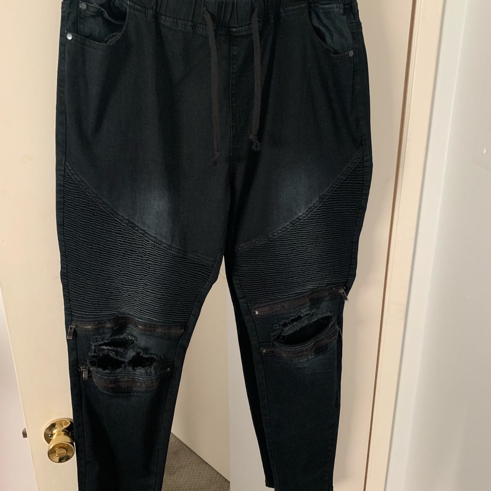 Black skinny jeans